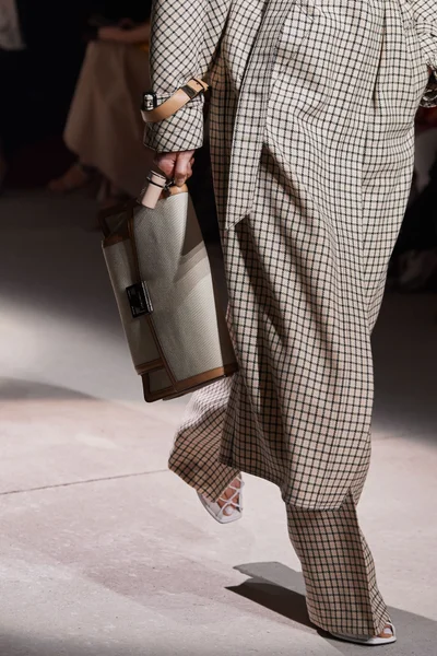 Look 14